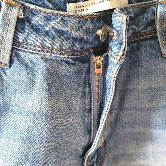 Zara Embroidered Distress/Destroy Denim Shorts - Picture 5 of 9